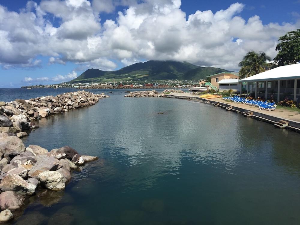 Bird Rock Beach Hotel Basseterre Eksteriør billede
