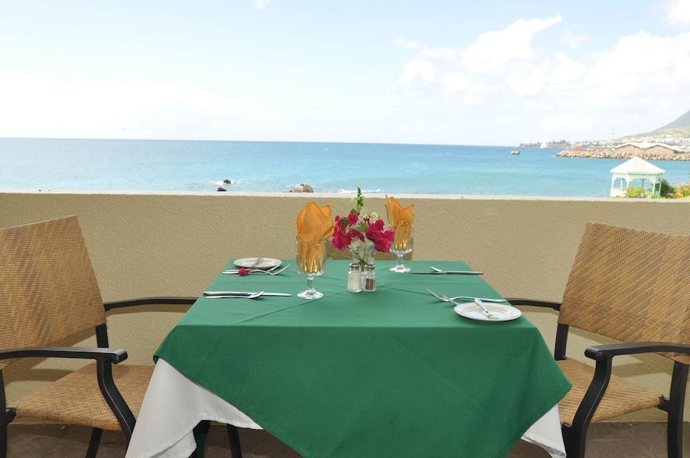 Bird Rock Beach Hotel Basseterre Eksteriør billede